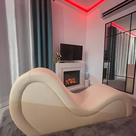 לינה וארוחת בוקר De Charme - So Chic So Romantic 4*