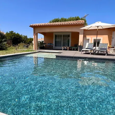 לינה וארוחת בוקר De Charme - So Chic So Romantic 4*